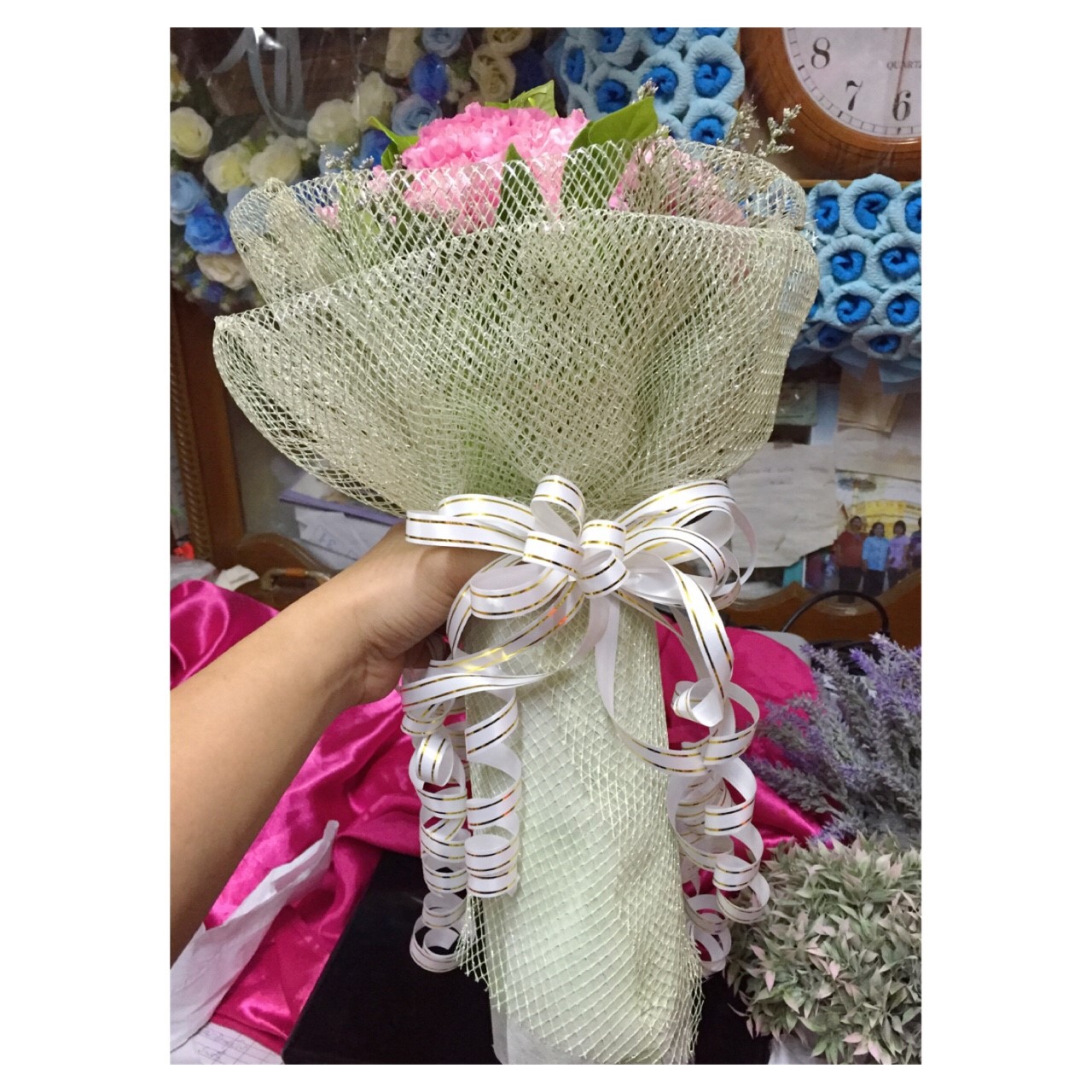 ช่อดอกไม้สด ดอกกุหลาบสีแดง