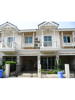ทาวน์เฮ้าส์ ม.เดอะวิลล่า ซ.ท่าอิฐ ถ.รัตนาธิเบศร์ ปากเกร็ด นนทบุรี