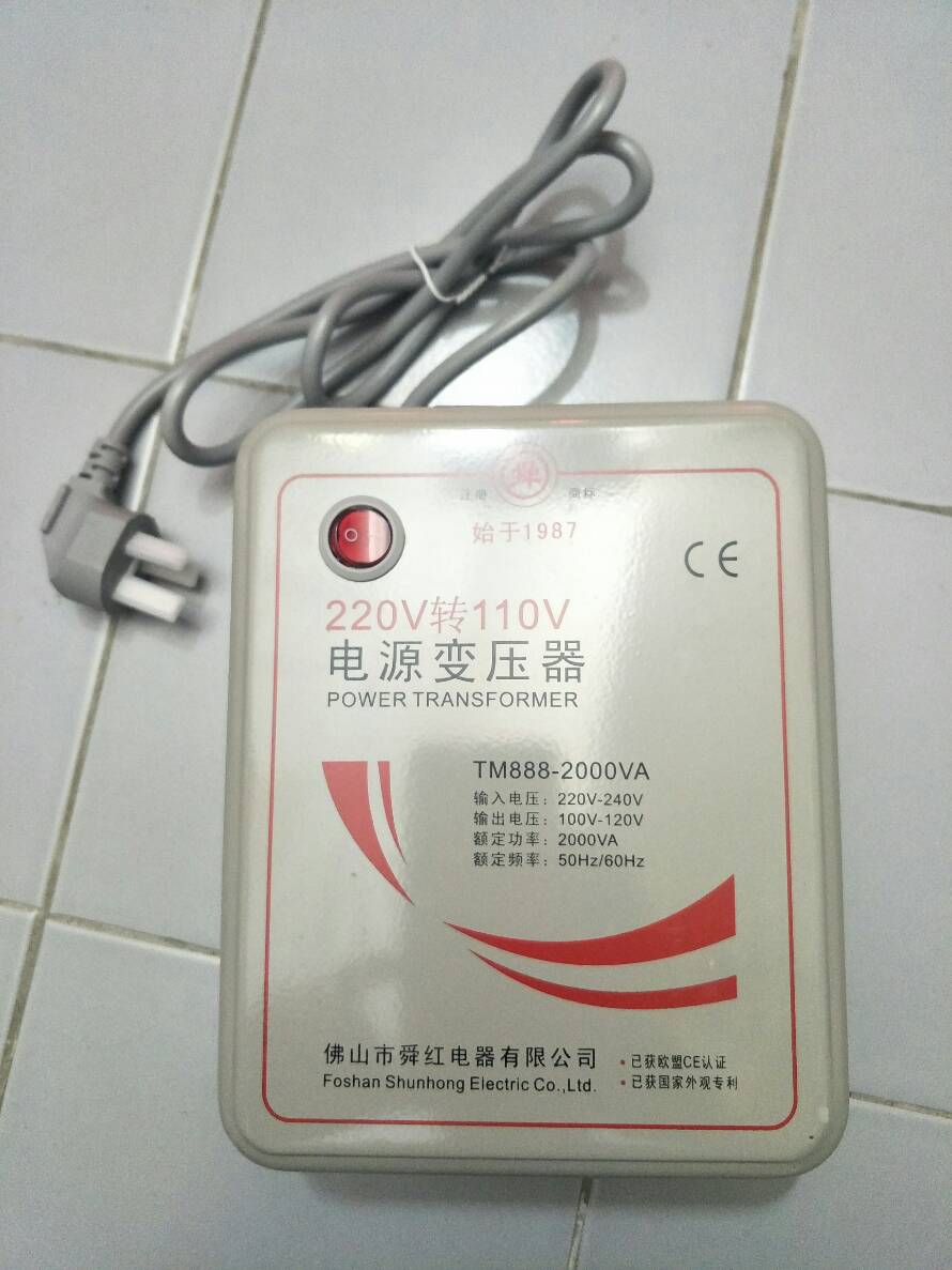 OT23 หม้อแปลงไฟ 220V เป็น 110V ขนาด 2000 วัตต์ พร้อมปลั๊กหัวแปลง Universal