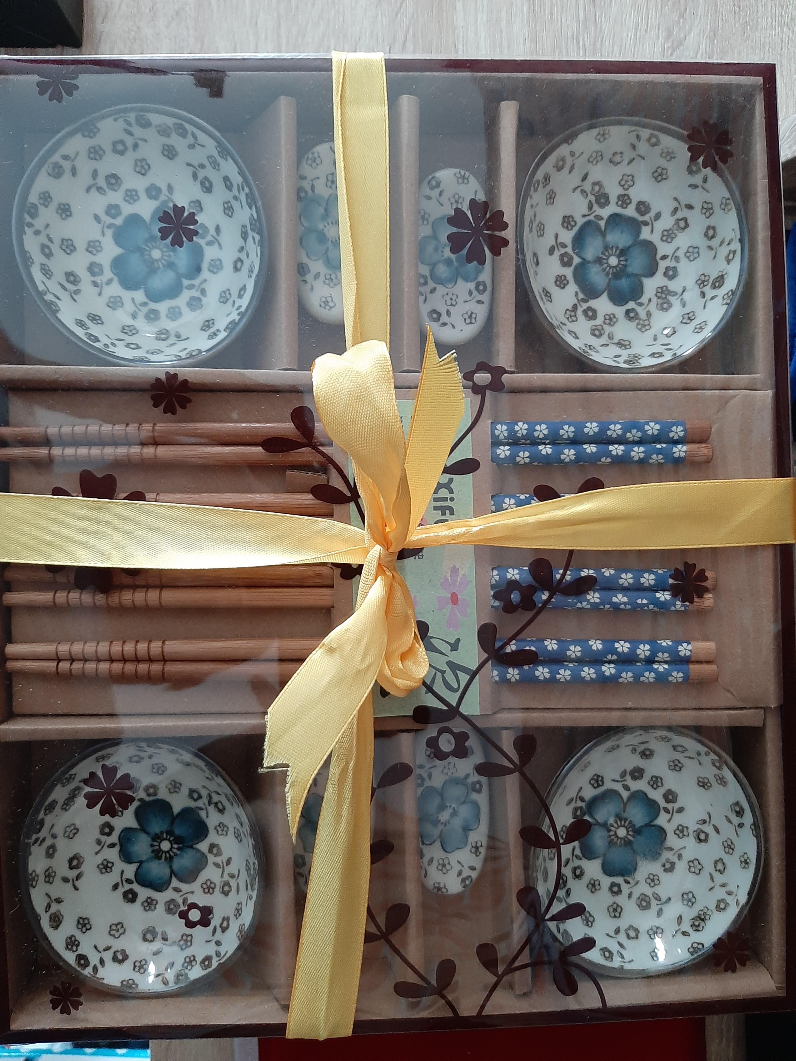 ถ้วยน้ำจิ้ม + ที่วางตะเกียบ + ตะเกียบ 4 ชุด สไตล์🇯🇵