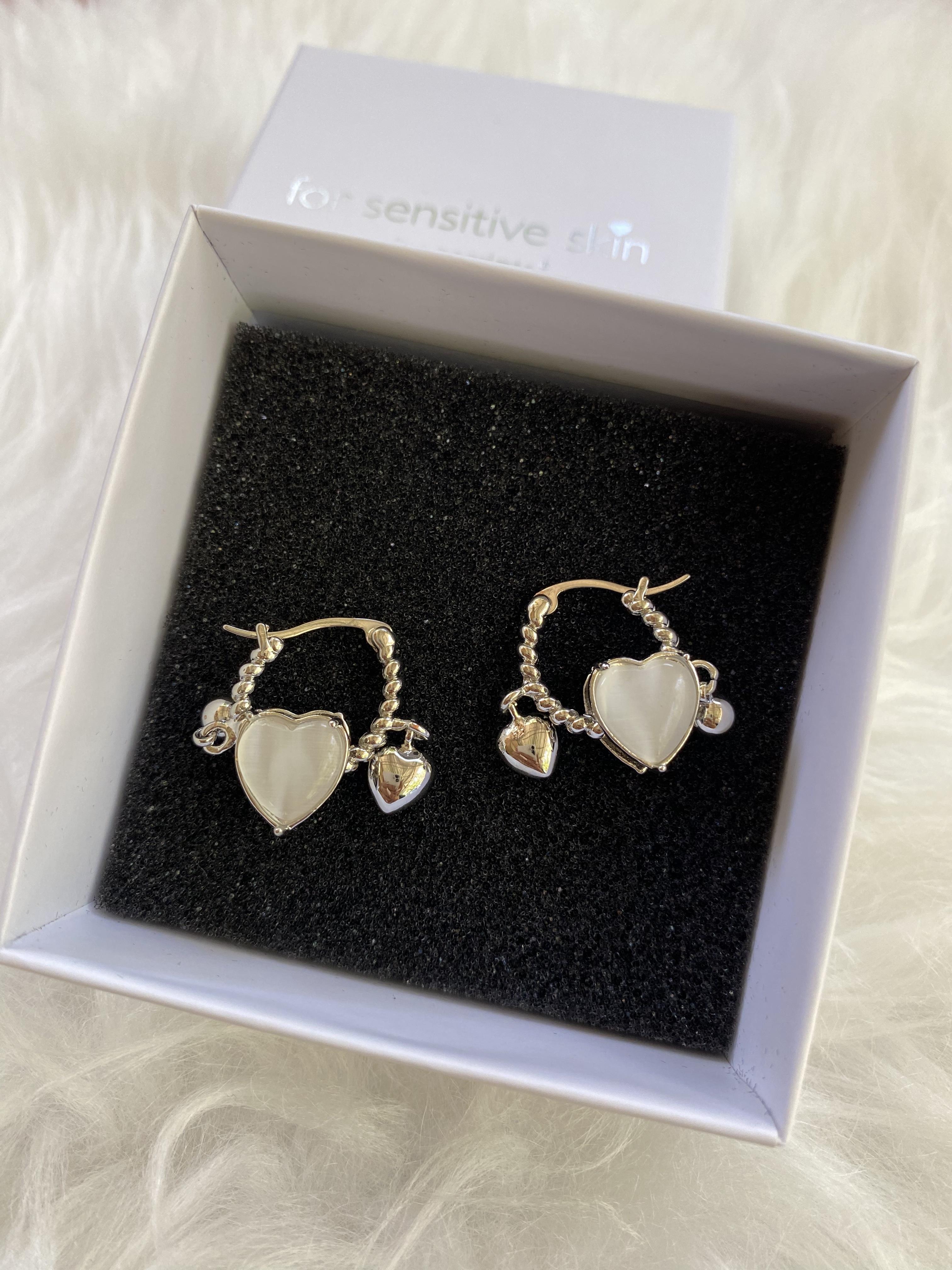 “เช็คสินค้าทัก line ก่อนโอนนะคะ”ต่างหูสำหรับผิวแพ้ง่าย ทอง 18K_Heart beat_EG995