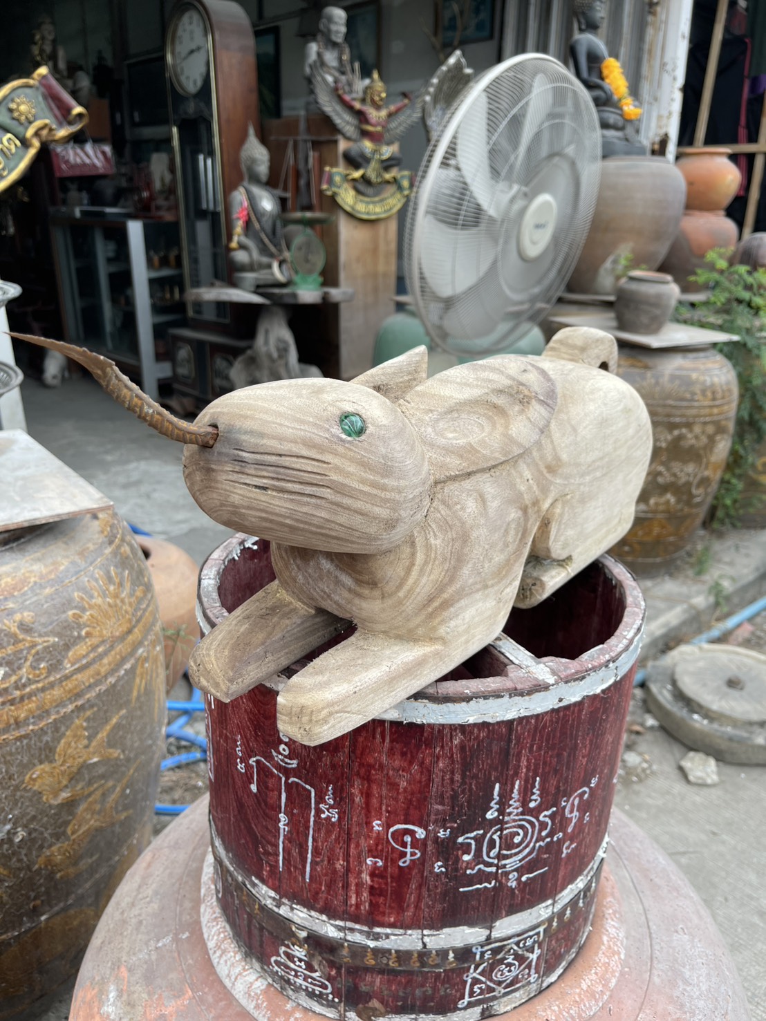 กระต่ายไม้แกะ กระต่ายขูดมะพร้าว แบบนั่งขูด