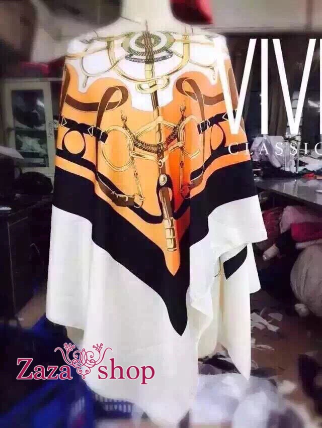 New Arrival HOT HIT Hermes 2016 เสื้อคลุม คอปาด เสื้อทรงวี. ทรงคล้ายผ้าพันคอ เนื้อผ้าลื่น งานชนช้อป งานสกรีนคอชัด เหมือนช้อปเป๊ะ คุณลูกค้า ใส่เสื้อกล้ามตัวในแล้วใสทับ จัดเซทคู่กับกางเกงตัวเก่งของคุณ แม่ค้าใจดีแถมเข็มขัด ถักเปีย ใส่รัดเอว ดูคุณนายอย่าบอกใค