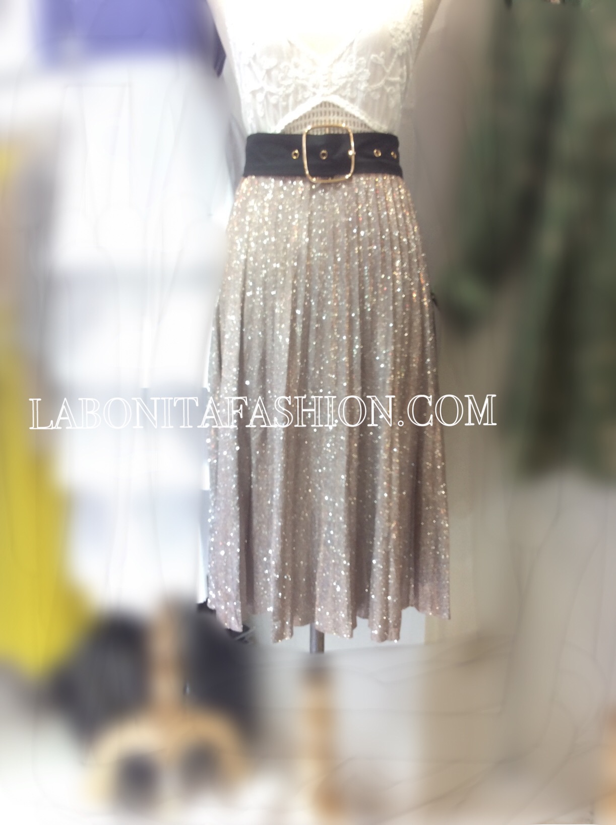 ส่งฟรี!! กระโปรงอัดพลีทผ้ากลิตเตอร์ เลื่อมๆวิ้งๆ