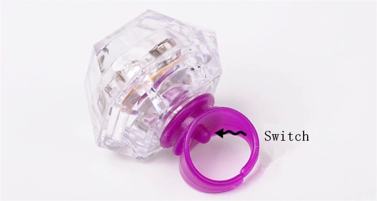แหวนเพชรเม็ดใหญ่มีไฟ LED กระพริบ
