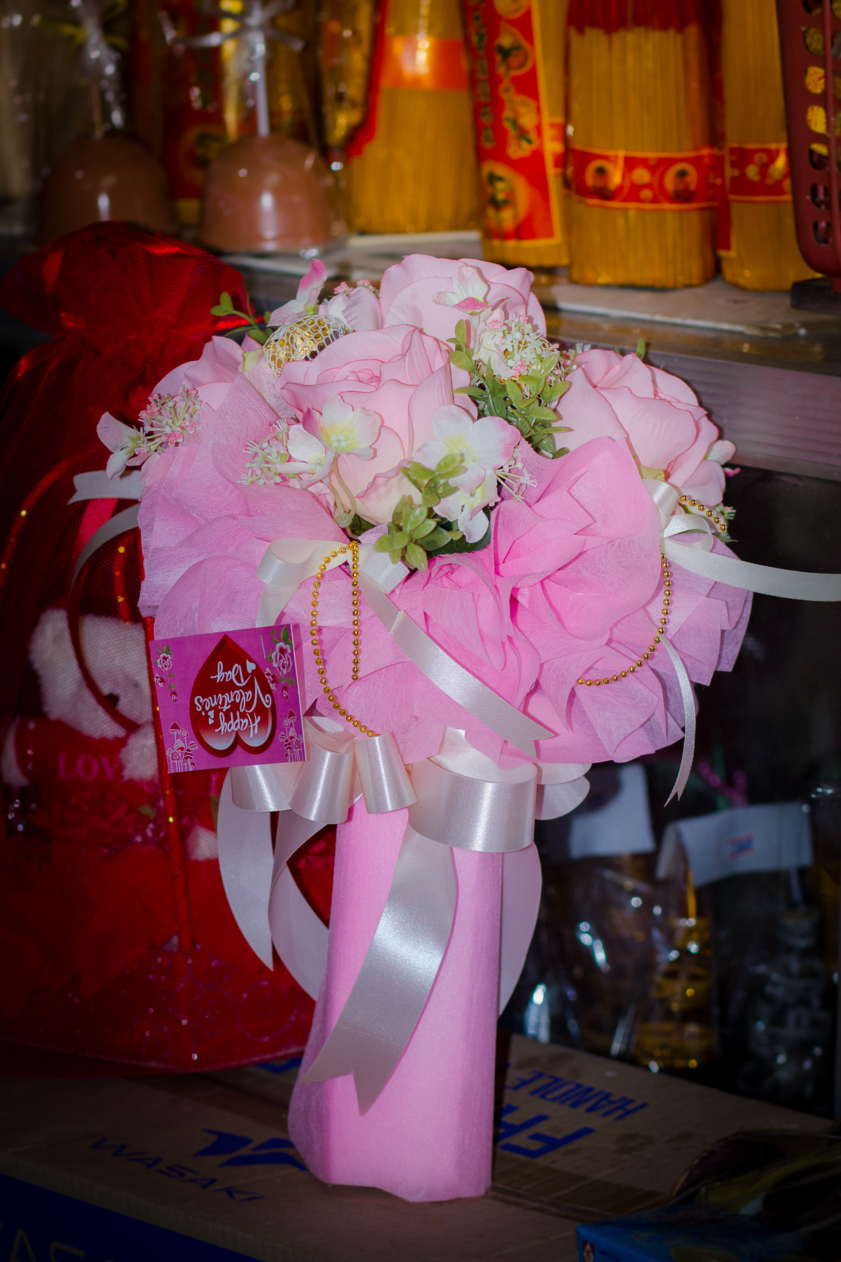 ช่อเฟอเรโร่ (Ferrero Rocher) 9 ลูก ดอกกุหลาบสีชมพูโอรส