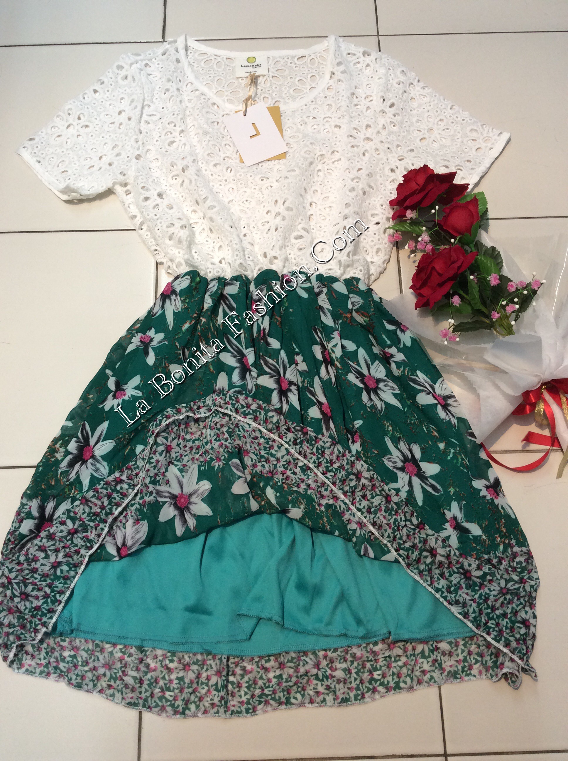 เดรสลูกไม้กระโปรงลายดอก