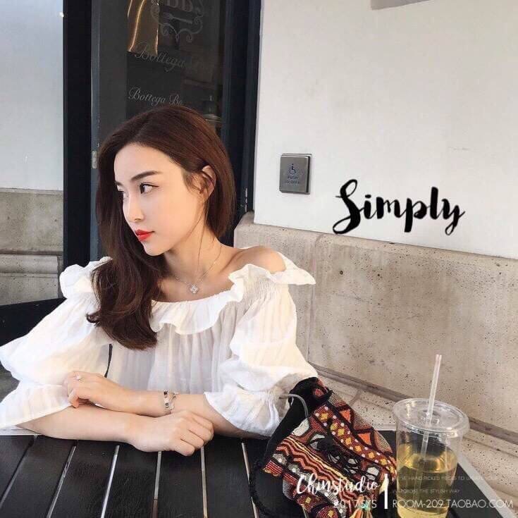 เสื้อปาดไหล่ แขนจั้ม แต่งลอนระบายน่ารักๆที่อกและแขน เนื้อผ้าดีมากกก แมตซ์กับอะไรก็น่ารัก งานสวย ใส่ออกมาน่ารักตามแบบเป๊ะเลยค่า