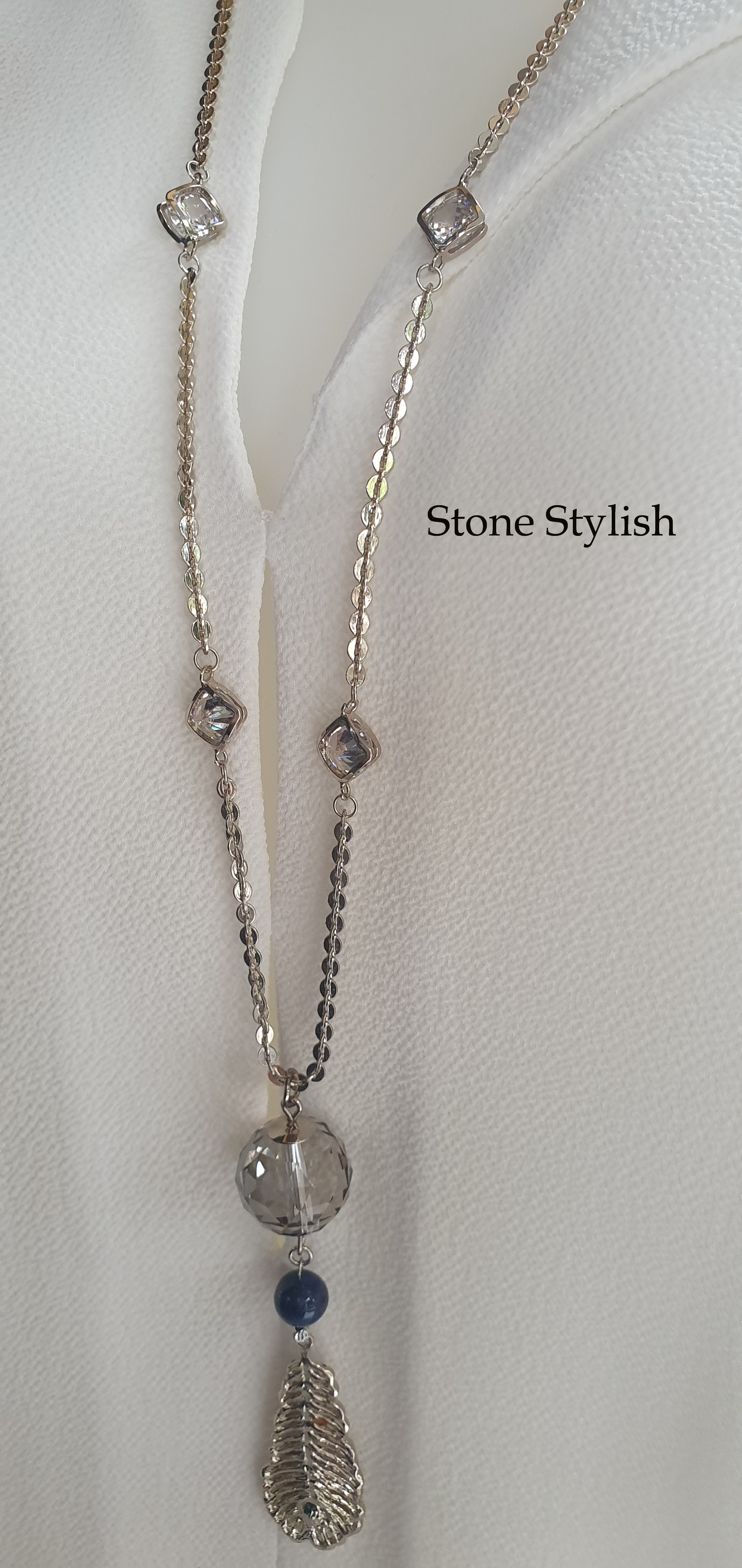 สร้อยคอลาพิสลาซูรี่ ประดับด้วยตริสตัล Lapislazuri Necklace decorate with crystal