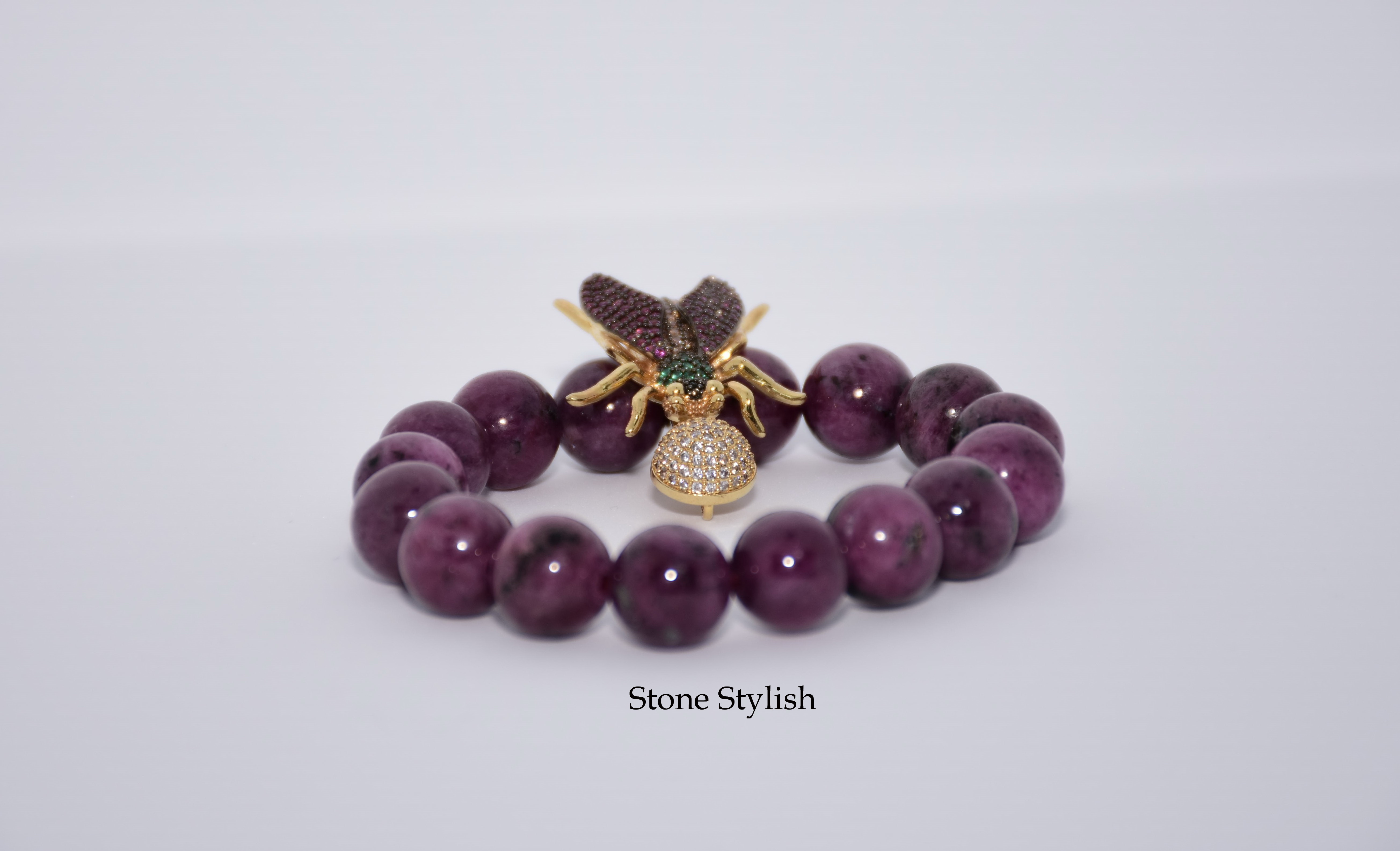 สร้อยข้อมือ ทับทิมพม่า (Ruby Stone) ขนาด 11 มิล + จี้คริสตัลรูปแมลง