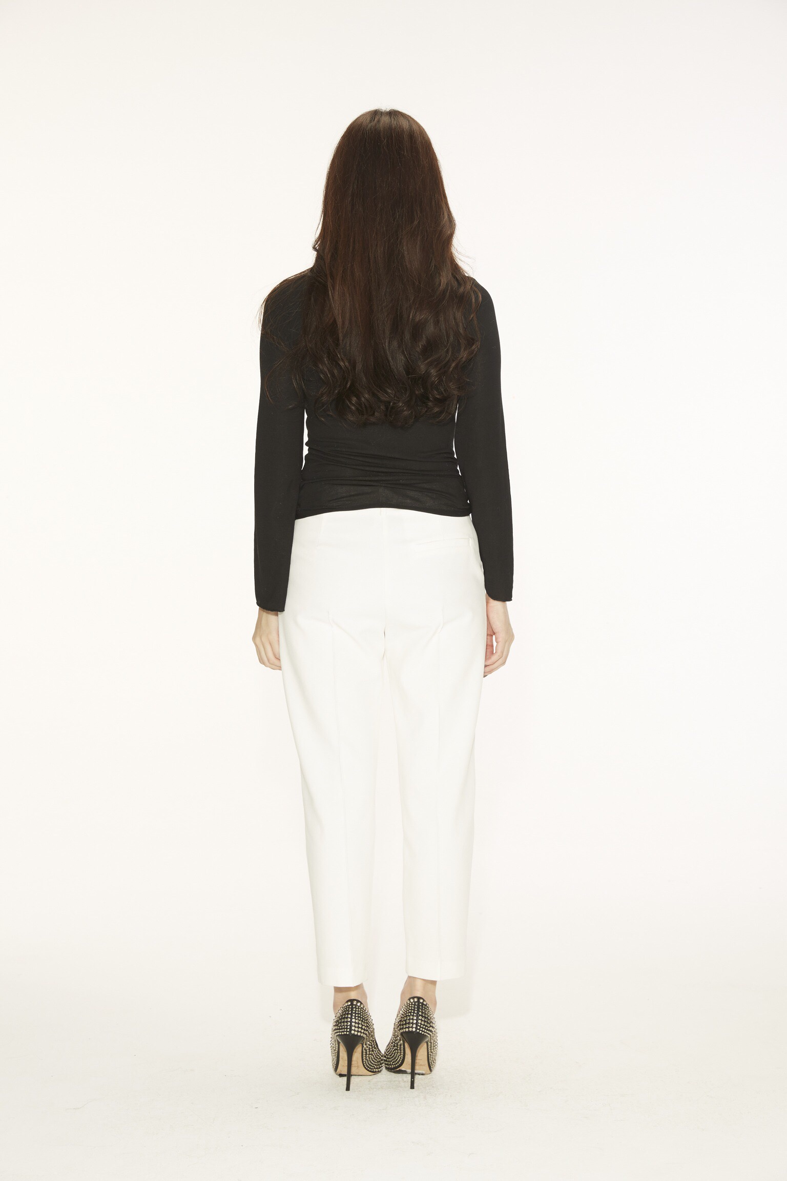 เสื้อทรงคอเต่า แขนบานปลาย มาพร้อมสร้อยสวยมากกกกกกกกกค่ะ! เซทนี้คุ้มเฟร่ออออออ ค่ะ เพราะสร้อยสวยๆสามารถนำไปแมทกับเสื้อหรือชุดอื่นๆได้อีกมากมาย ใส่กับชุดไหนๆก็สวยเก๋ได้อีกค่ะ สาวๆห้ามพลาดนะคะ คุ้มจริงค้าาา