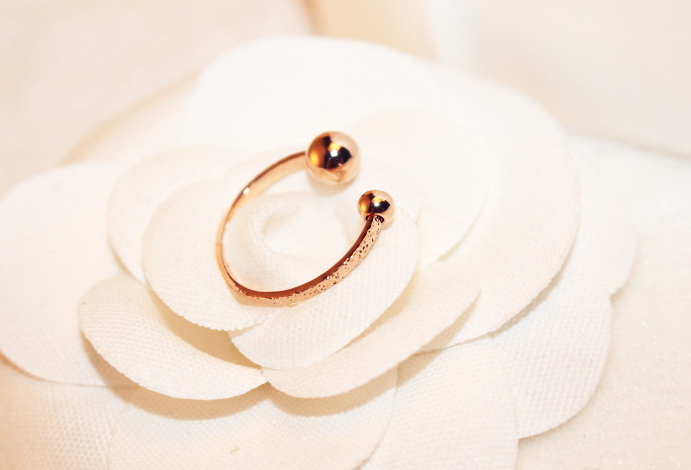 Playful OO Ring