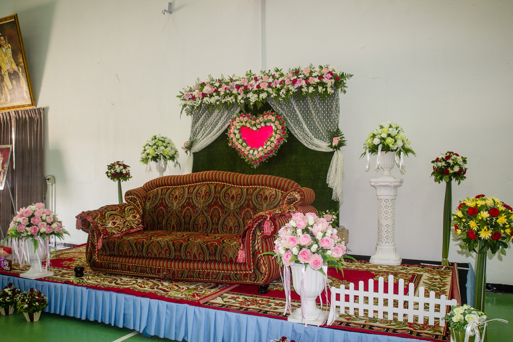 ซุ้มถ่ายรูป ตกแต่งเวที ธีมงานชมพู สดใส