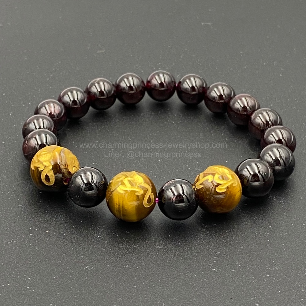 Tiger Eye ไทเกอร์อาย 12 มม หินตาเสือ แกะลายมังกรมั่งคั่ง 3 ตัว และ Garnet โกเมน หินสำหรับคนเกิดเดือนมกราคม ความหมายดีมากๆ ทำมาค้าขึ้น ร่ำรวยเงินทอง พรั่งพร้อมลาภยศวาสนา
