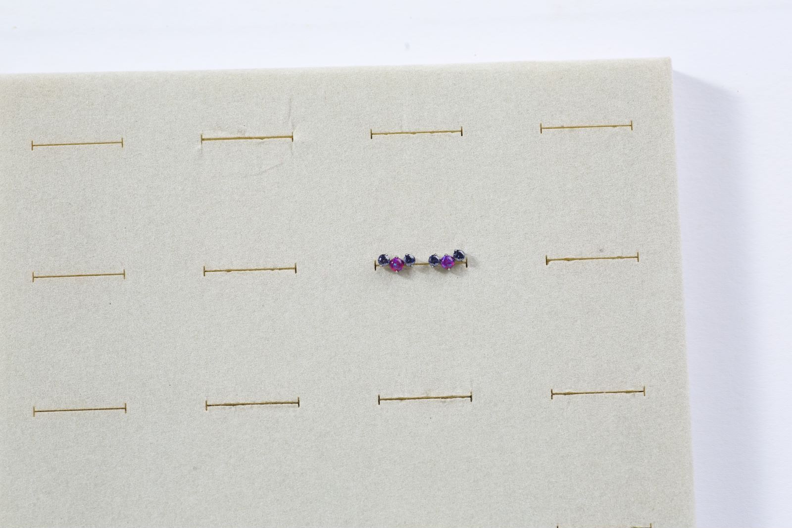 “เช็คสินค้าทัก line ก่อนโอนนะคะ”ไทเทเนี่ยม 100% ต่างหูสำหรับผิวแพ้ง่าย Mostache จิวแป้นแบนขันน็อต ขนาดก้านปกติ ราคา/ข้าง ETC141