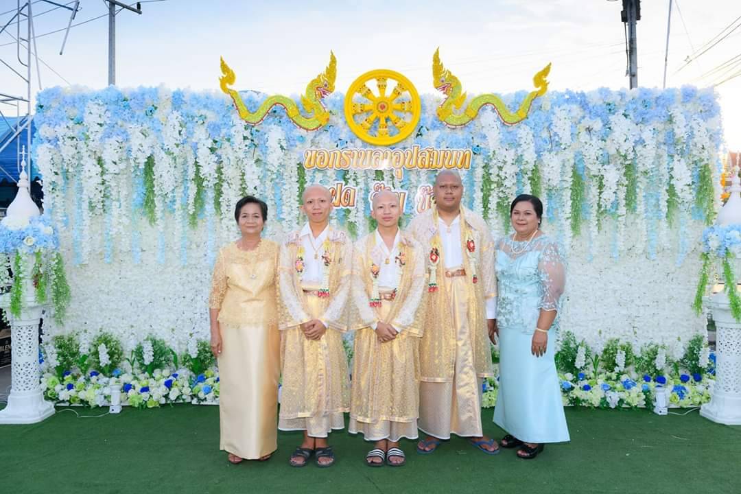 ฉากถ่ายรูปงานบวช ธีมงานขาวฟ้า