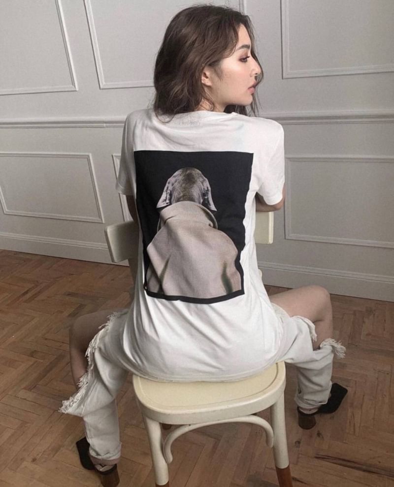 เสื้อยืดสไตล์ MaxMara ลายสุนัข แบบคุณมิว คุณแอน ใส่