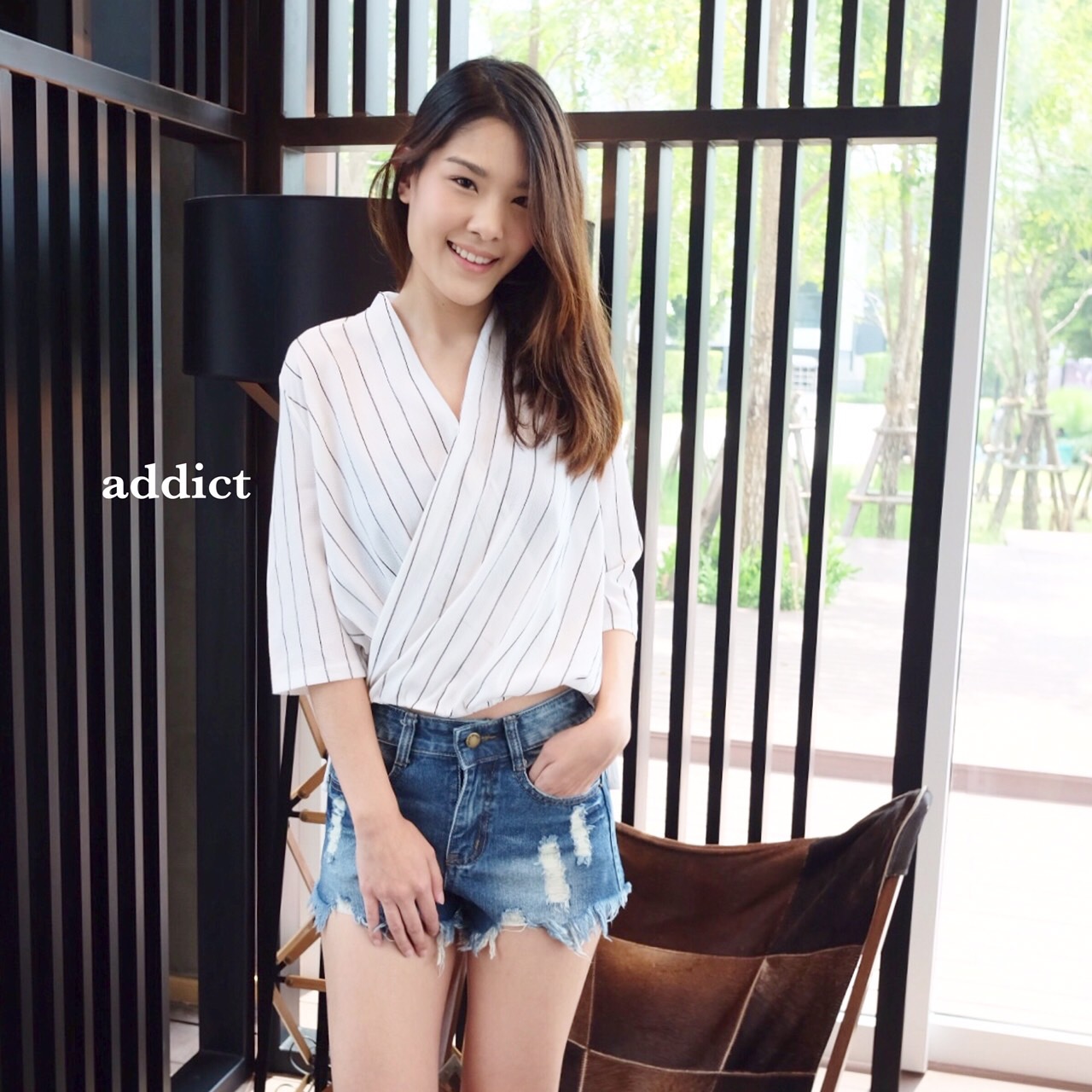 เสื้อคอวีลายทาง ทรงไขว้หน้า หน้าสั้นหลังยาว