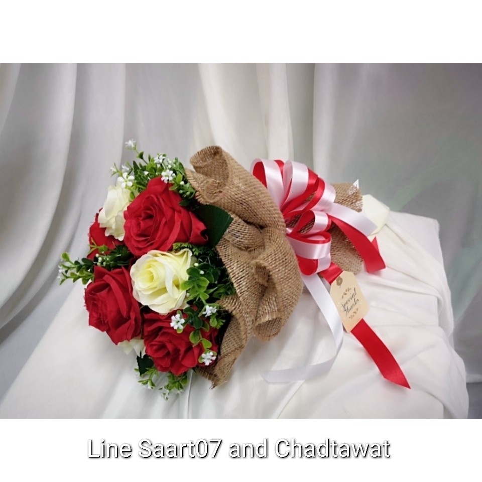 ช่อดอกกุหลาบขาวแดง