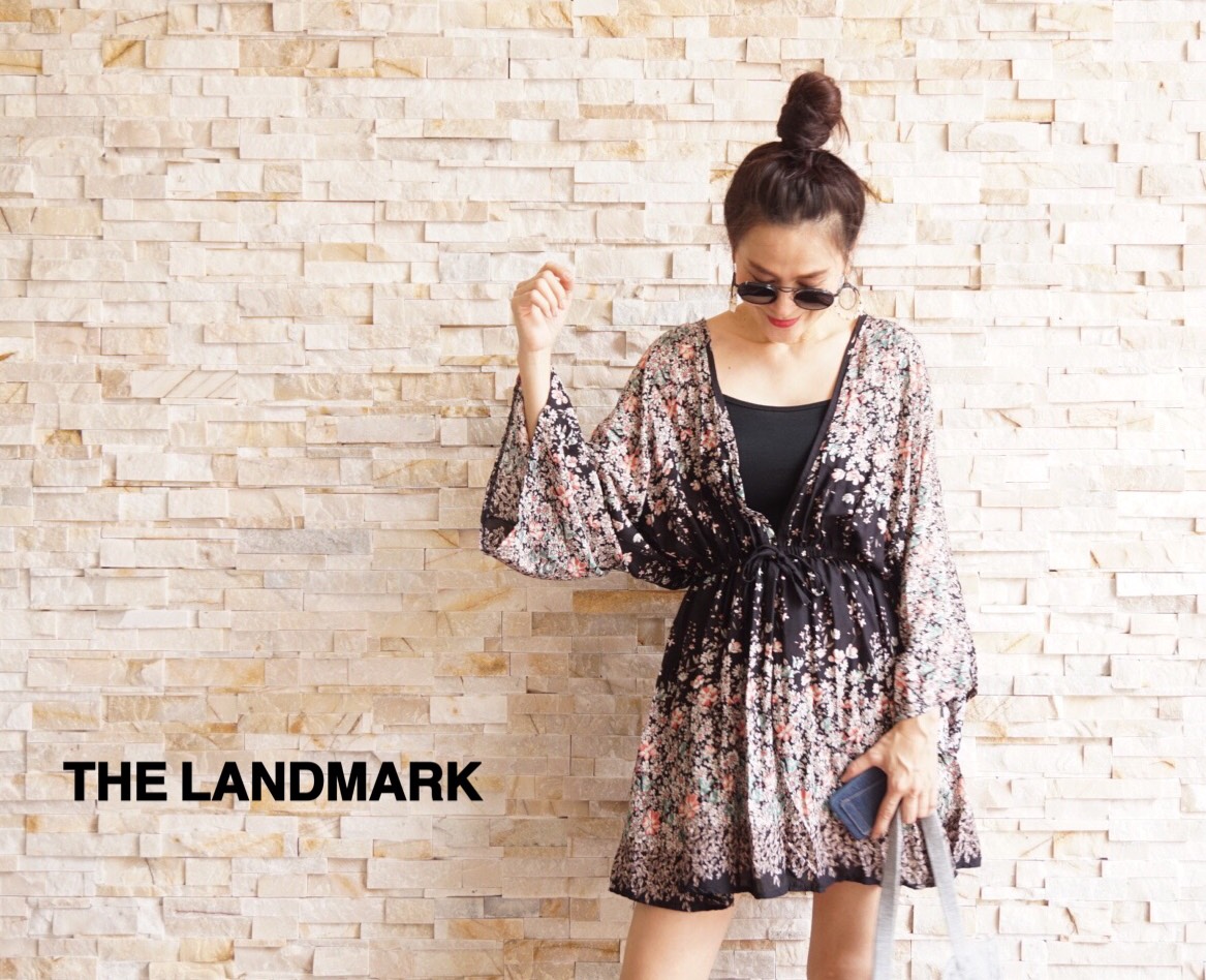 เดรสโบฮีเมียน ผ้าสปันลายดอกไม้น่ารักมากๆ คอวีลึก ช่วงเอวมีเชือกรูดเอว แขนบาน เล่นลายเชิงเก๋ๆ ใส่ชิวๆได้เลยนะคร้าสาวๆ