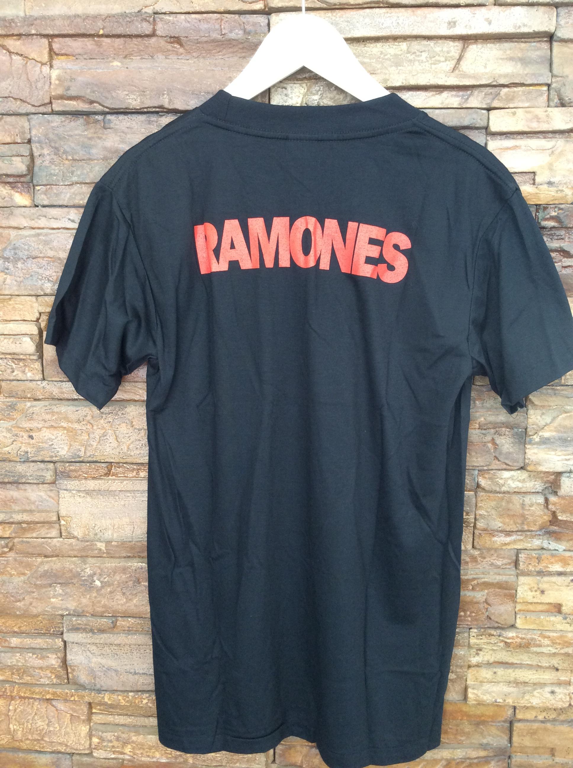 เสื้อยืดวงร็อคRAMONES size:M เสื้อยืดผ้าดีซักแล้วคอไม่ยืดไม่ย้วย ลายสกรีนหน้าหลัง