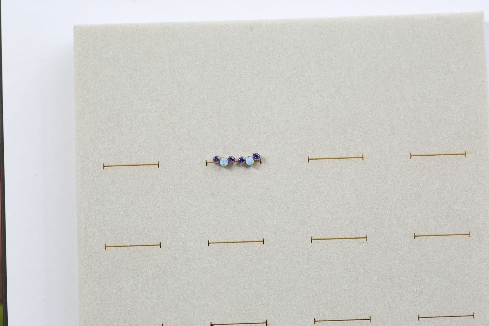 “เช็คสินค้าทัก line ก่อนโอนนะคะ”ไทเทเนี่ยม 100% ต่างหูสำหรับผิวแพ้ง่าย Mostache จิวแป้นแบนขันน็อต ขนาดก้านปกติ ราคา/ข้าง ETC141