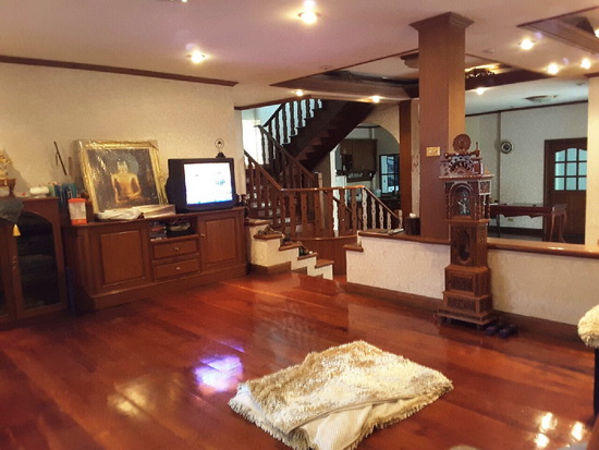 บ้านเดี่ยว 2 ชั้น พร้อมอาคารสำนักงาน 4 ชั้น ซ.งามวงศ์วาน 47 ชินเขต เนื้อที่ 150.2 ตร.ว. ถ.งามวงศ์วาน บางเขน กรุงเทพฯ สวย ตกแต่งด้วยไม้สักทอง