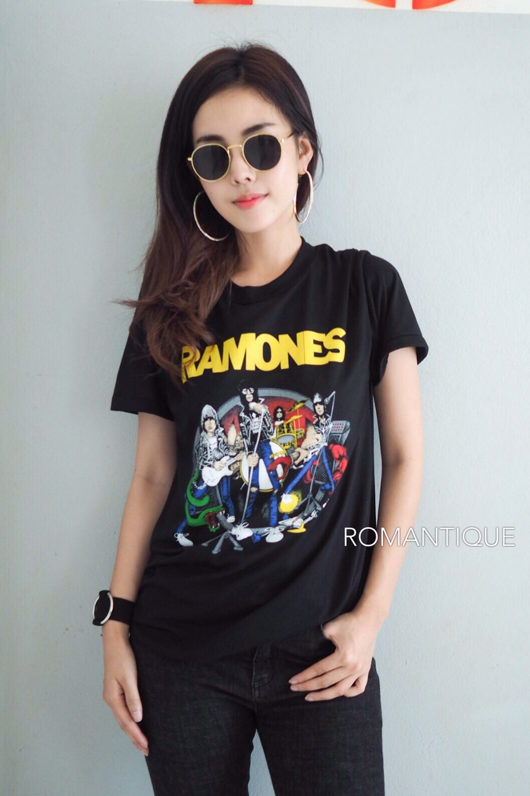 tour shirt เสื้อยืดวงร็อค ผ้าบาง สกรีนลายวงร็อค RAMONES ลายเดียวกันกับที่คุณเป้ย ปานวาดใส่ค่ะ ลายสกรีสวยๆ สกรีนหน้า/หลัง