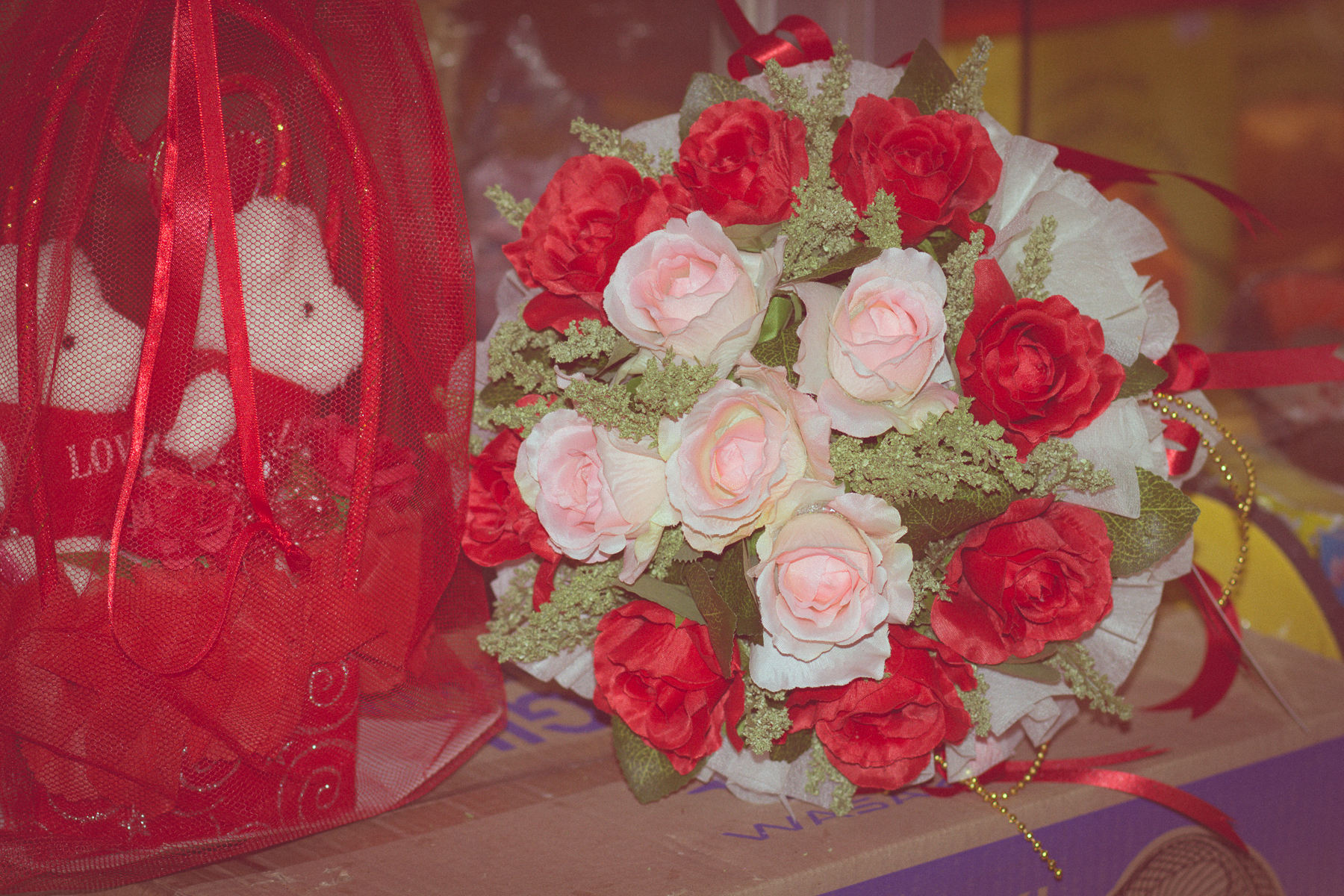 ช่อดอกไม้แห้ง ดอกกุหลาบคละสี