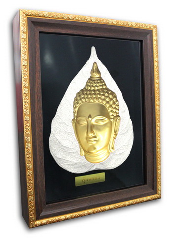 พระมองตาม ศิลปะหินทราย หน้าพระ พระหันหน้าได้ ทรายสีขาว ขนาด Size 21x27x5 cm. Price ราคา 1,600 บาท.