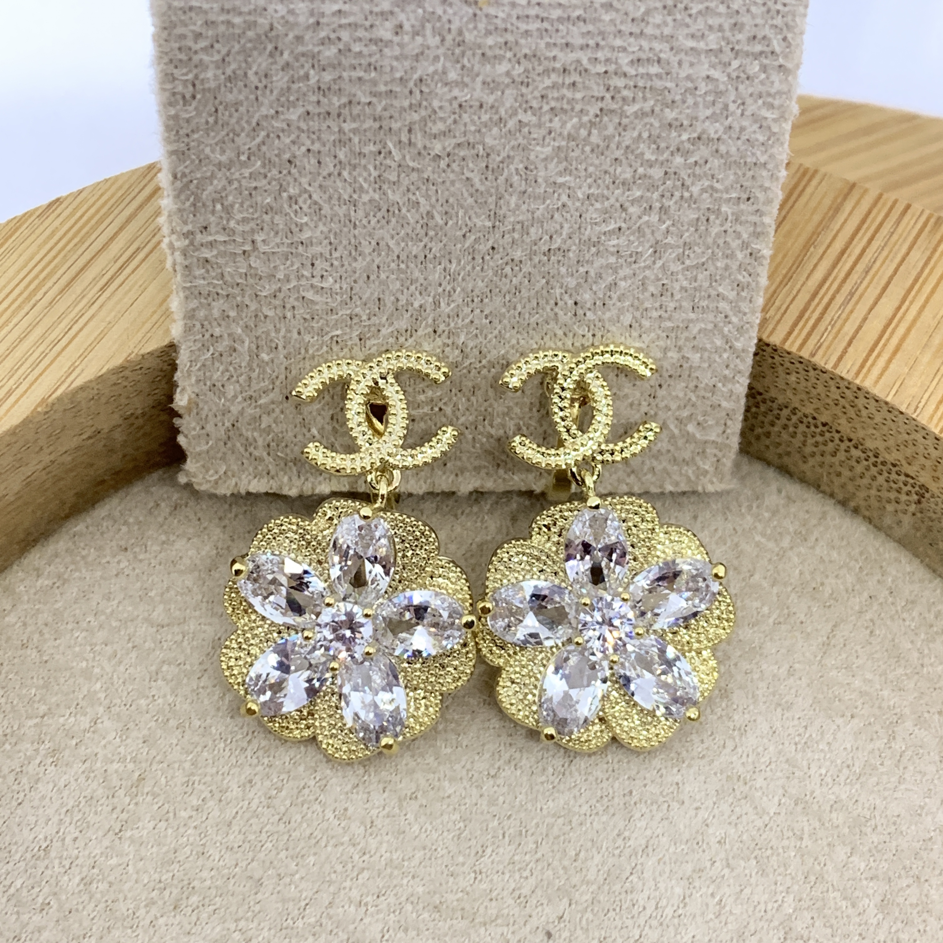 ต่างหูหนีบ CC Fleur มีซิลิโคนรอง หนีบไม่เจ็บ เงินแท้92.5% ไม่เจาะหูก็สวยได้_EC247