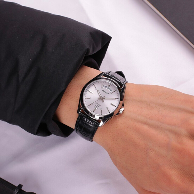 Casio Standard นาฬิกาข้อมือผู้ชาย สีเงิน สายหนัง รุ่น MTP-1370 MTP-1370L MTP-1370L-1A MTP-1370L-7A