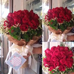 ช่อดอกกุหลาบสีแดง