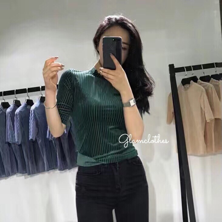 New!! velvet pleated เสื้อคอกลมเนื้อผ้ากำมะหยี่สลับซีทรูบาง ตัวนี้น่ารักค่ะ ใส่สวย คอเต่านิดๆ แต่ไม่ร้อน เพราะเนื้อไม่หนา ใส่สบายมากค่ะ