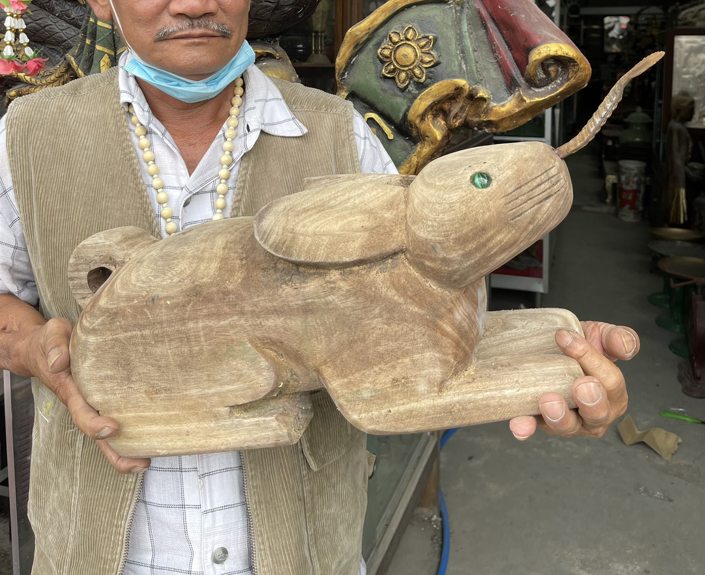 กระต่ายไม้แกะ กระต่ายขูดมะพร้าว แบบนั่งขูด