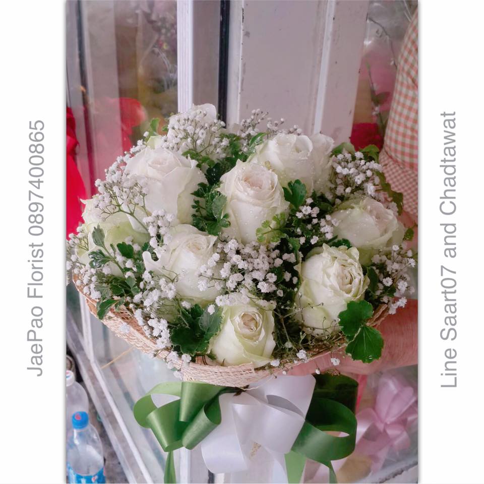 ช่อดอกไม้กุหลาบขาว ดอกไม้วันเกินแฟน ราคาเริ่มต้นที่ $800