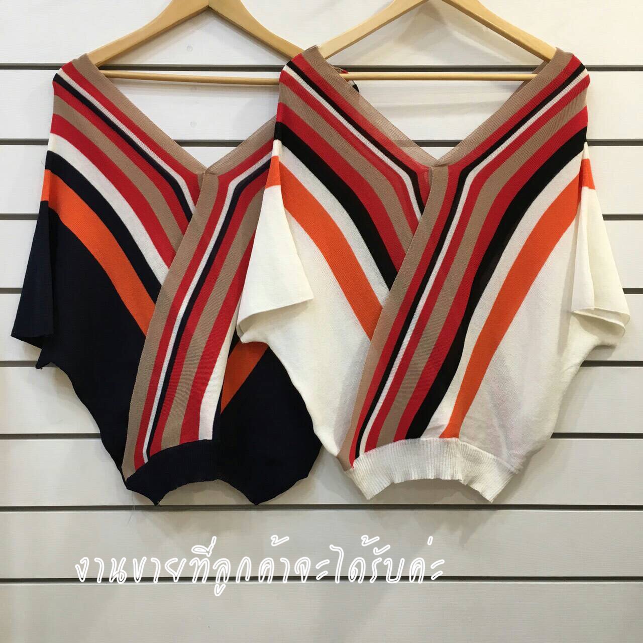 เสื้อทรงไขว้ ผ้าถักสลับสี เก๋สุดๆ แบบชนเกาหลีค่ะ