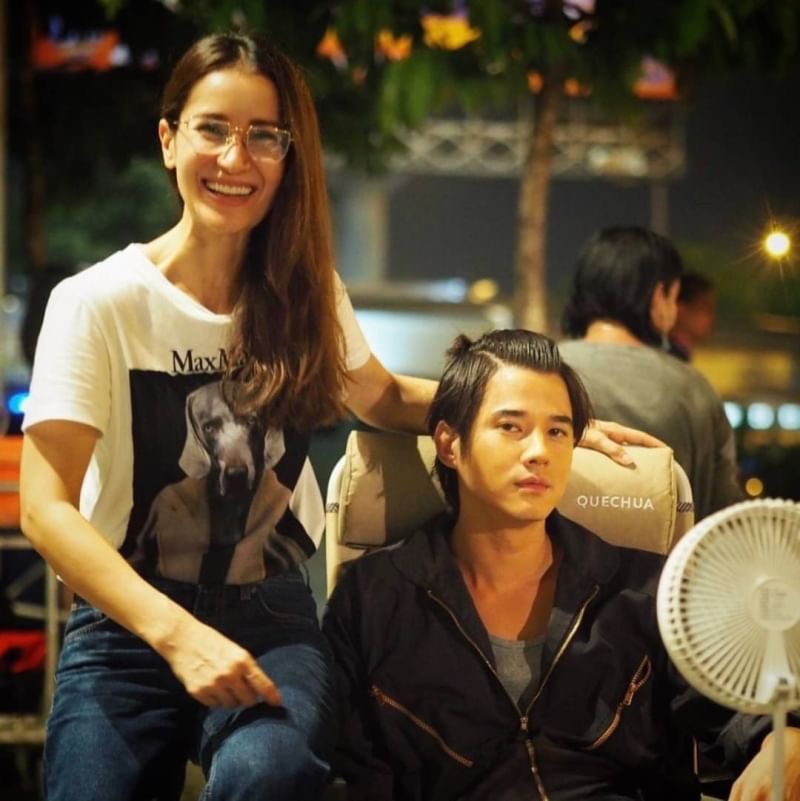 เสื้อยืดสไตล์ MaxMara ลายสุนัข แบบคุณมิว คุณแอน ใส่