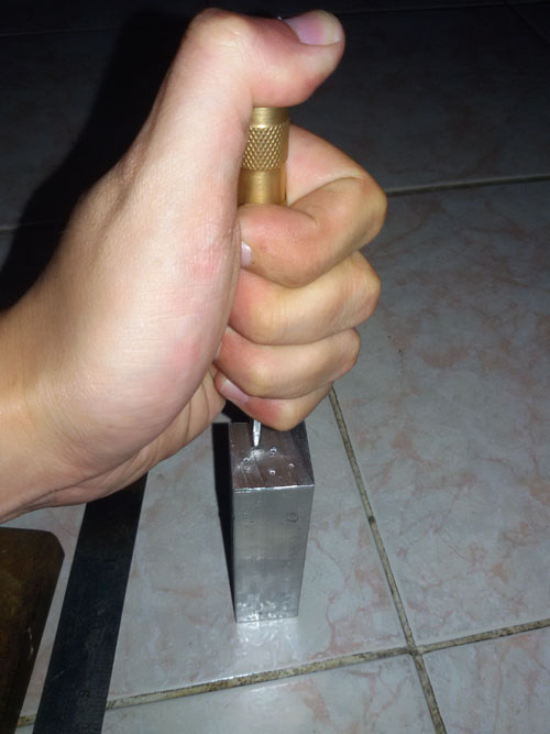 AP01 เหล็กตอกนำศูนย์ อัตโนมัติ