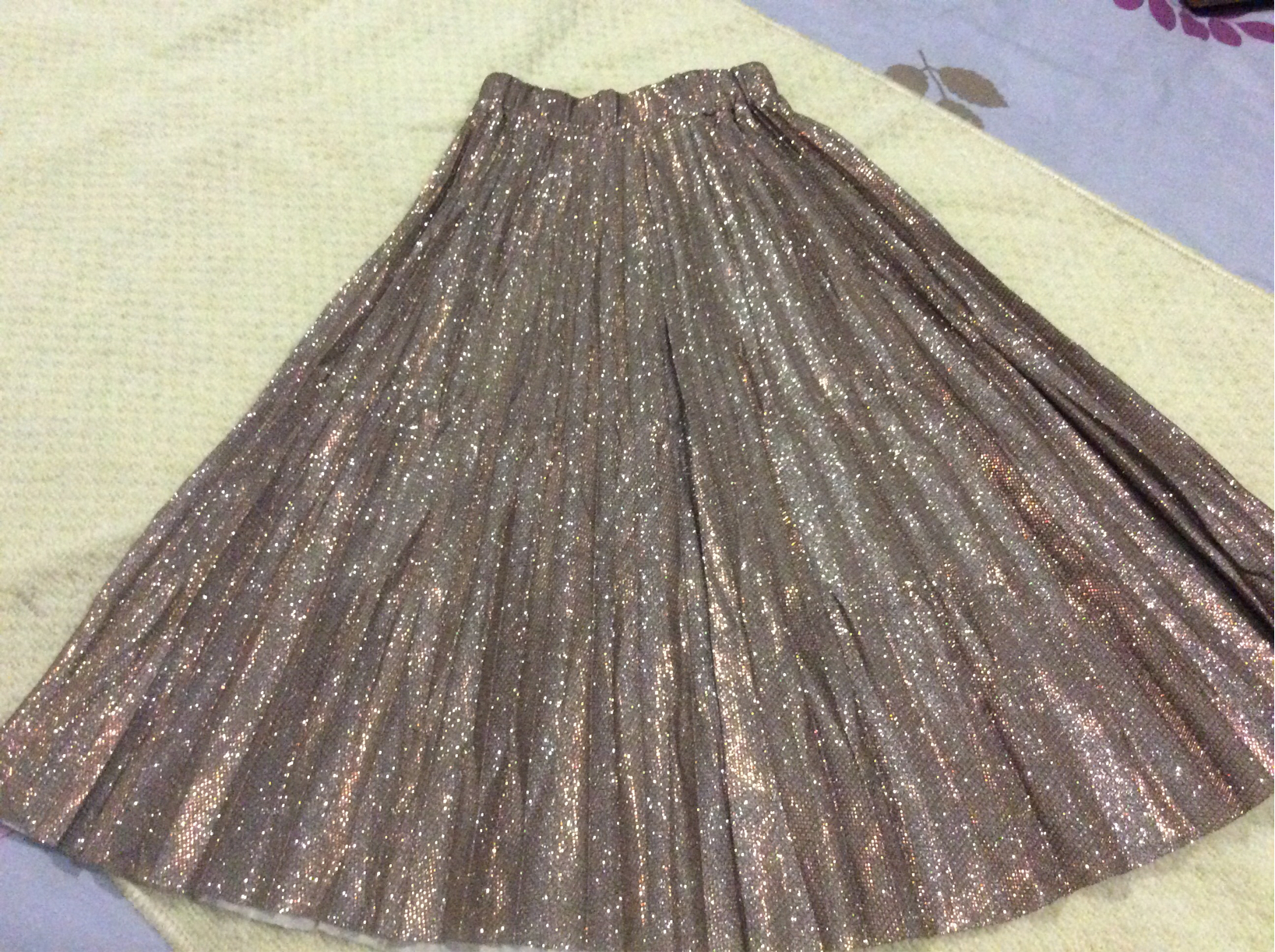 ส่งฟรี!! กระโปรงอัดพลีทผ้ากลิตเตอร์ เลื่อมๆวิ้งๆ