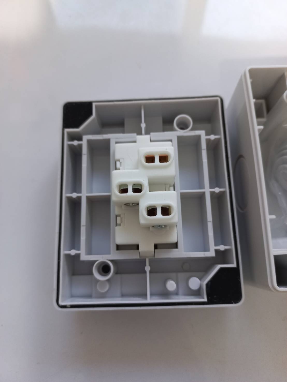 OT171 สวิท เปิด-ปิดไฟกันน้ำ กันฝุ่น ติดผนัง 220V/20A