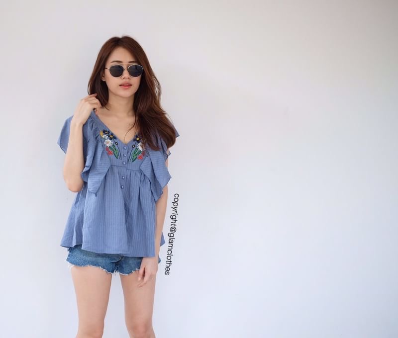 New!! zara top เสื้อแขนระบาย ผ้าฝ้ายทอ ไม่หนาค่ะ เนื้อบาง มีปักลายดอกที่หน้าอก ติดกระดุมเรียงด้านหน้า สไตล์สาว zara ค่า