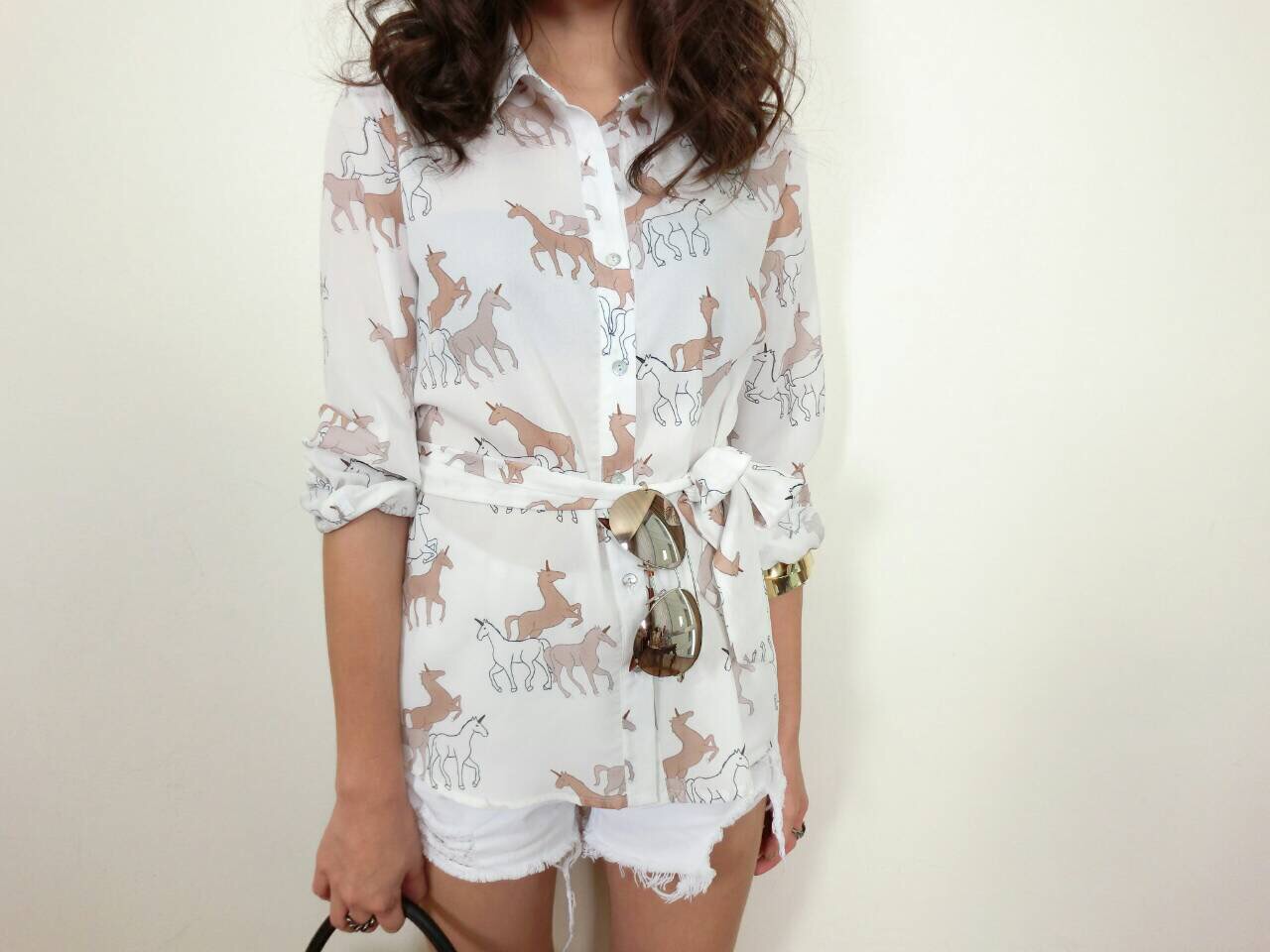 เสื้อเชื้ตผ้าดีมาก ผ้าปริ้นลายม้าน่ารักๆ มาพร้อมเชือกมัดเอว (ลายเดียวกับเสื้อ) สามารถนำมาผูกเอวหรือทำเป็นที่ประดับผมค่ะ