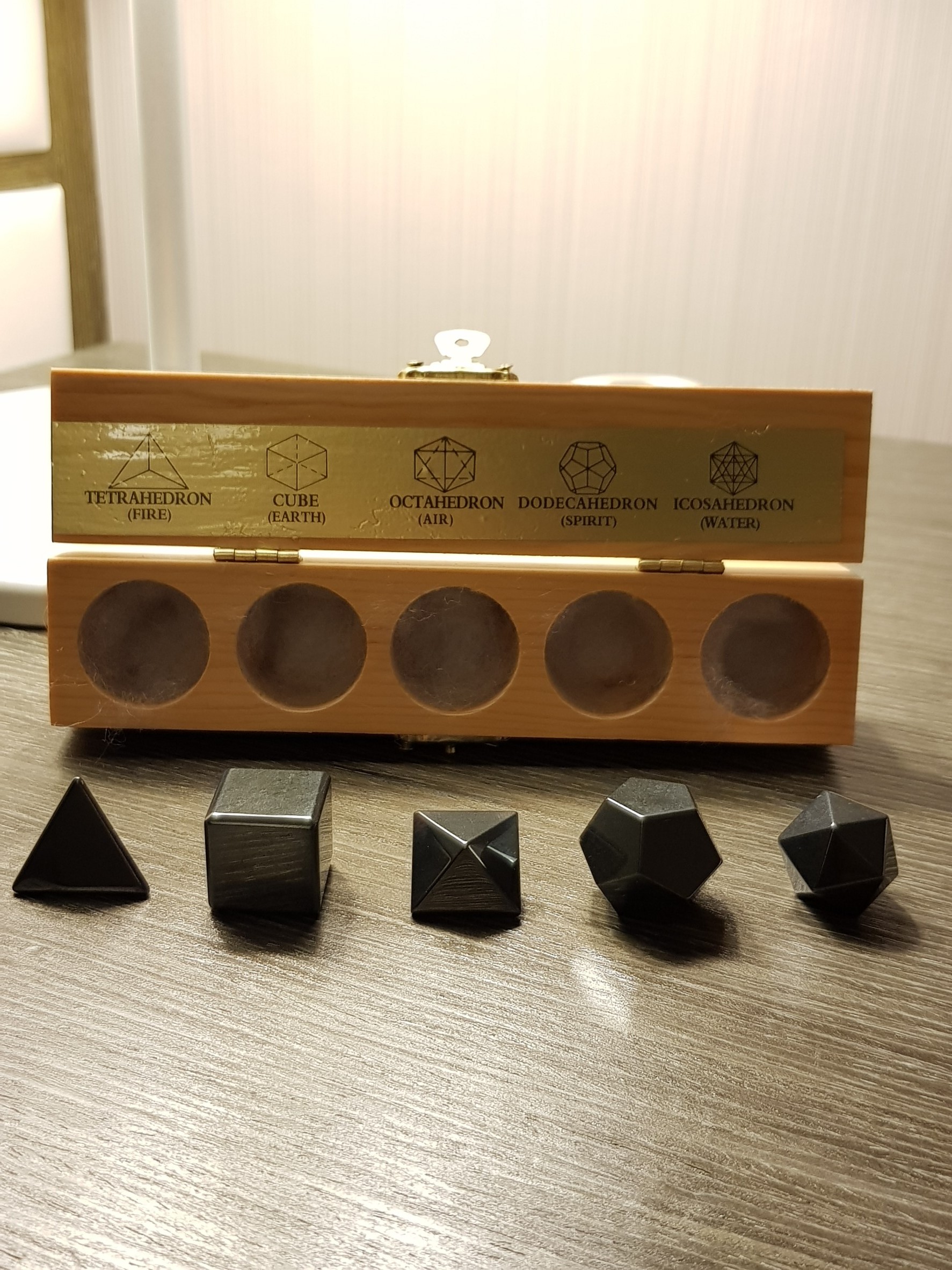 Platonic solid Stone Set in Wooden Box Set เซ็ทหินทรงตันเพลโต 5 รูปทรง