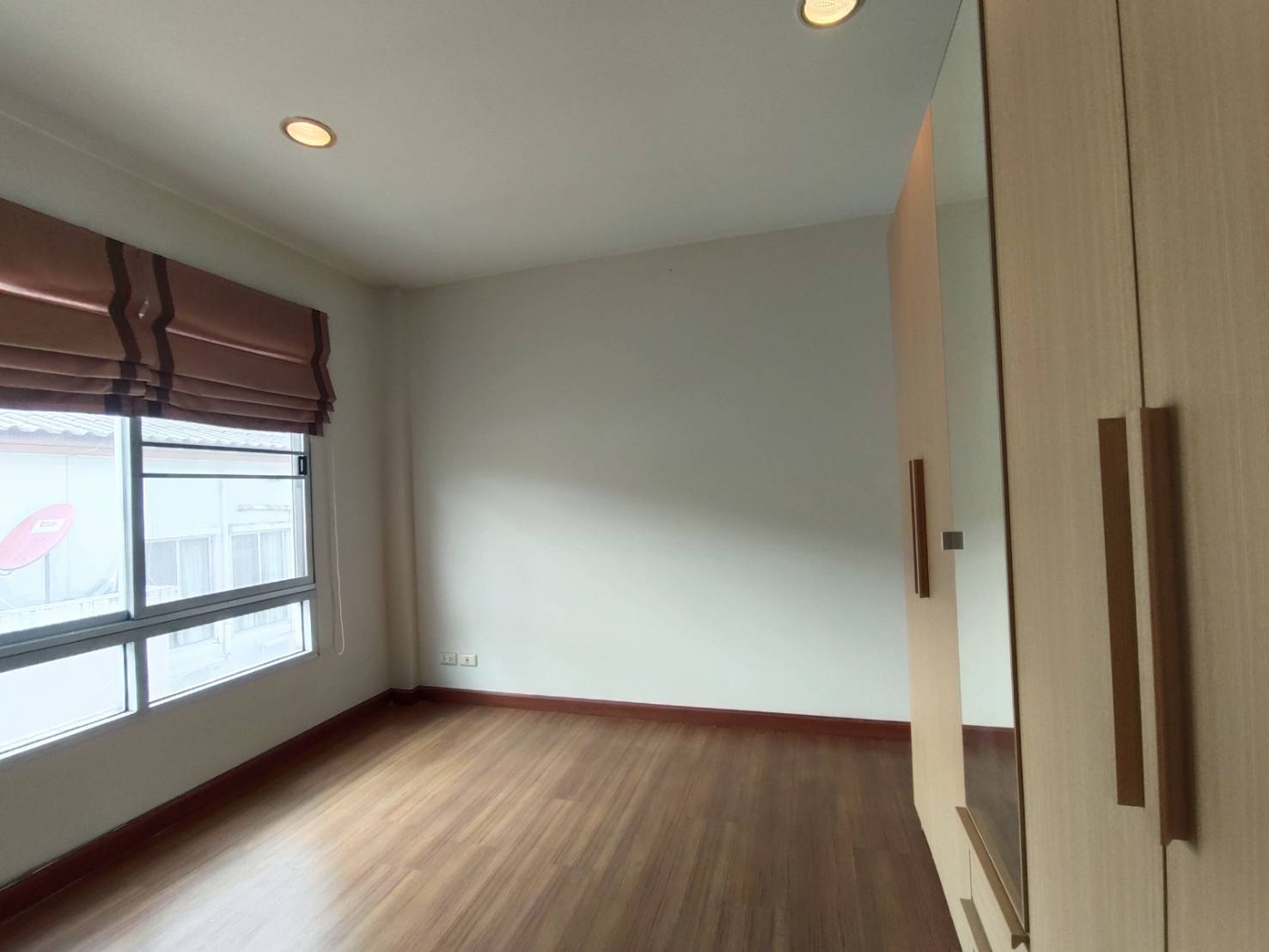 ทาวน์โฮม 3 ชั้น บ้านกลางเมืองสวิสทาวน์ ซ.ประเสริฐมนูกิจ 25 ถ.เกษตร-นวมินทร์ ลาดพร้าว บ้านอยู่หน้าคลับเฮ้าส์ ทำเลดี บ้านสวย พร้อมอยู่ Baan Klang Muang Swiss Town