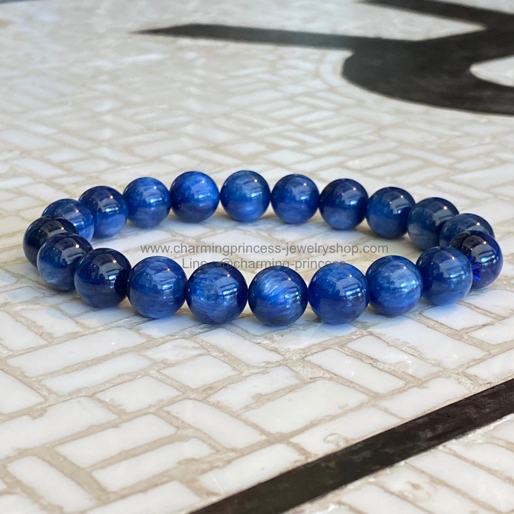 Kyanite ไคยาไนท์ 10 มม หินสีที่มีประสิทธิภาพสูง ในเรื่องสติและปัญญา ทำให้มองการไกล ทำให้เราใช้ชีวิตอยู่ในสังคม ได้ด้วยความสติและปัญญา และความสามารถเผชิญกับปัญหาและแก้ปัญหาได้ทุกสถานการณ์