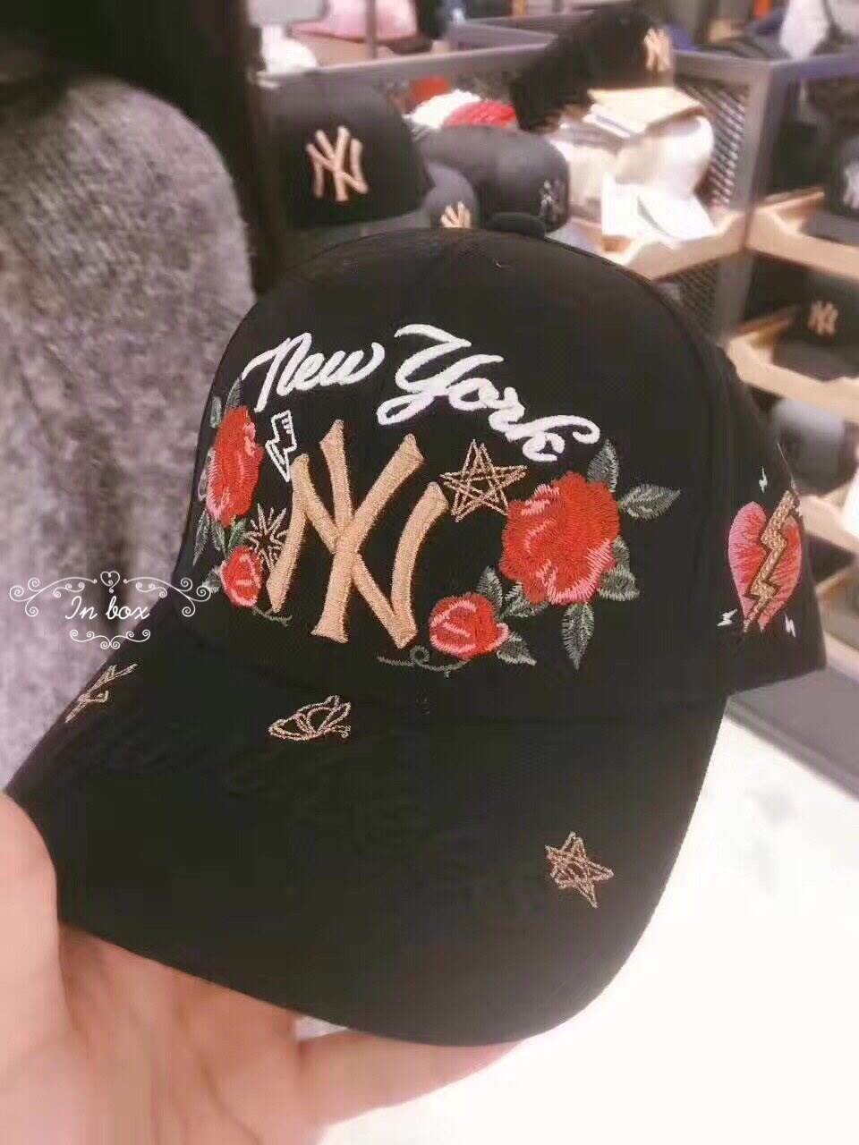 หมวก MLB NY ปักโลโก้ รุ่นใหม่นะคะ งานปักแน่นตามงานต้นแบบ ปรับสายได้ตามศีรษะ ใส่เท่ๆ เข้าได้กะทุกชุดน๊าา