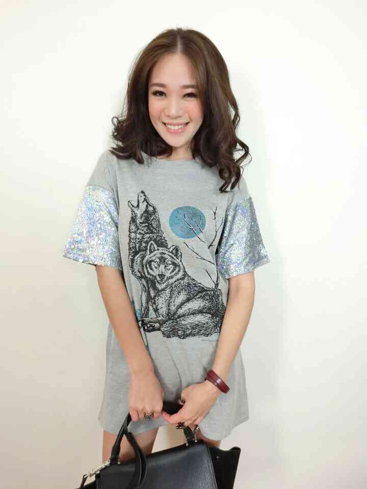 เดรสผ้ายืด/ หรือเสื้อตัวยาว สกีนลาย แขนปักเลื่อมวิ้งค่ะ