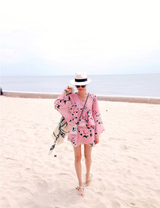 เดรสSoda ลายดอกกุหลาบสีชมพู แบบที่ดาราใส่กันเยอะมากๆๆๆ