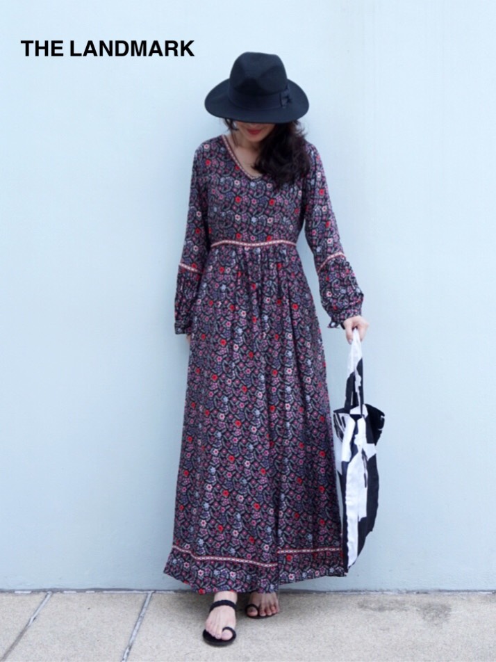 เดรสยาวสไตล์โบฮีเมียน(bohemian )เนื้อผ้าสปันใส่สบายไม่ร้อนแน่นอนค่ะ ลายผ้าเป็นลายดอกไม้เล็กๆน่ารัก